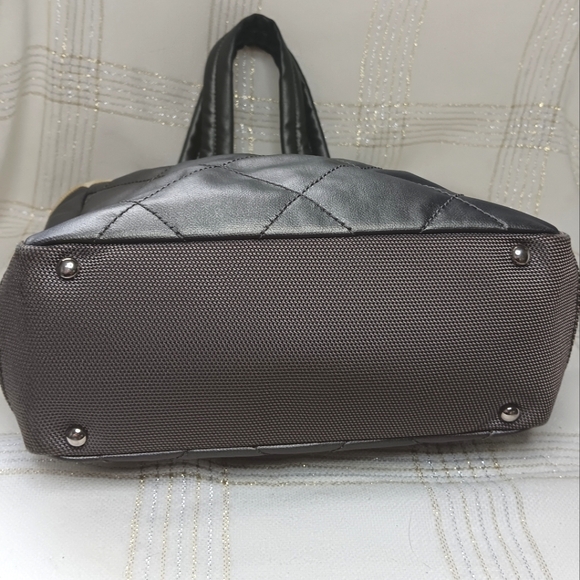 Authentic ✨️ CHANEL Leather Biarritz Paris Tote Bag Metallic Gray - Picture 15 of 16